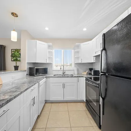 Coco Palms Apartments By Lowkl Lighthouse Point Room photo