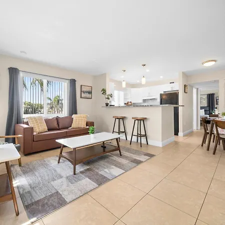 Coco Palms Apartments By Lowkl Lighthouse Point Room photo