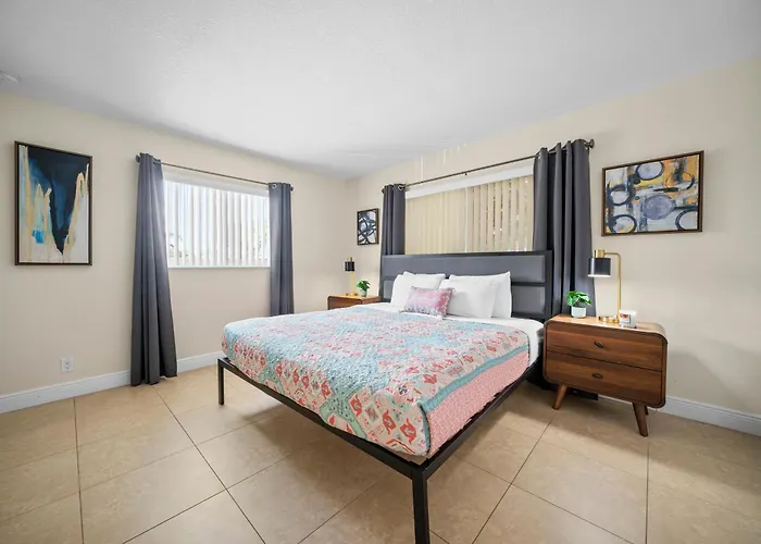 Coco Palms Apartments By Lowkl