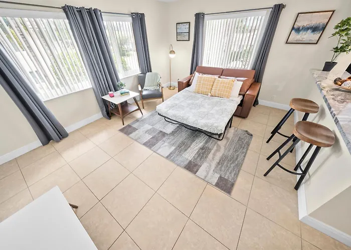 Coco Palms Apartments By Lowkl